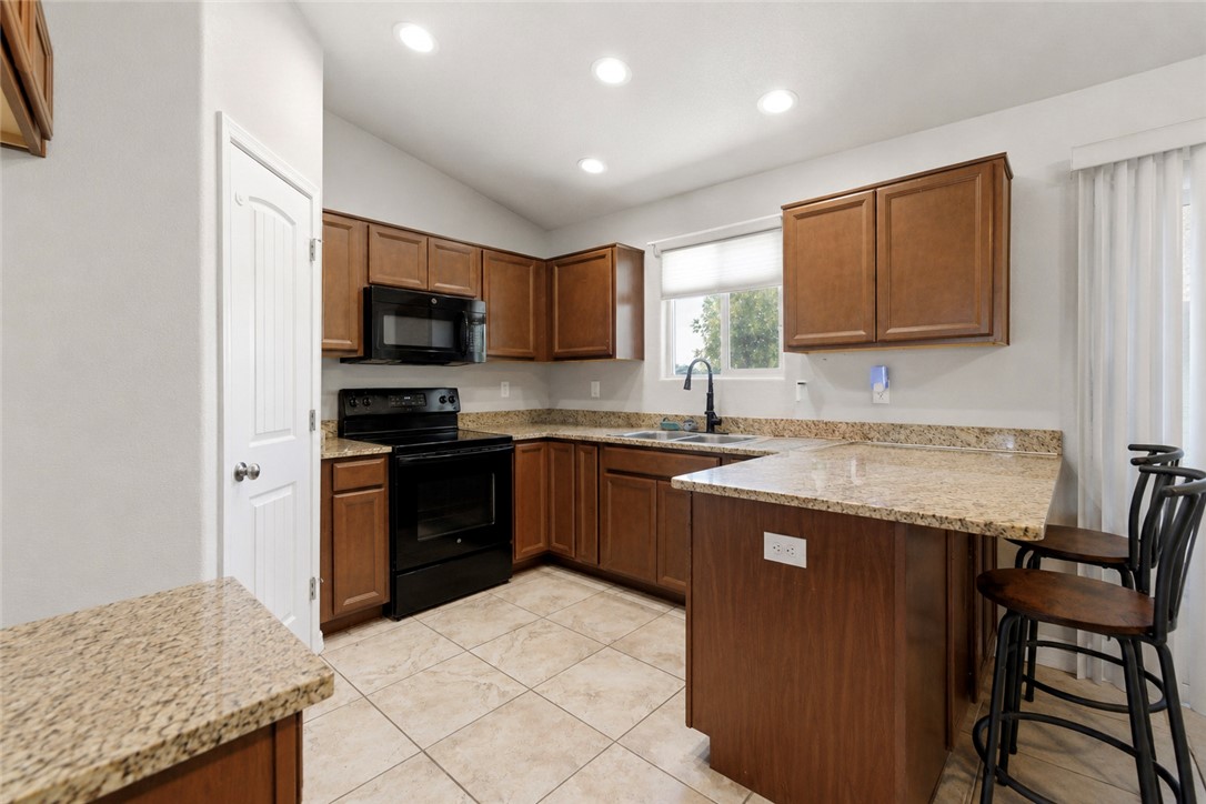 443 Martinez Road Golden Valley, AZ 86413 - Photo 7 of 26