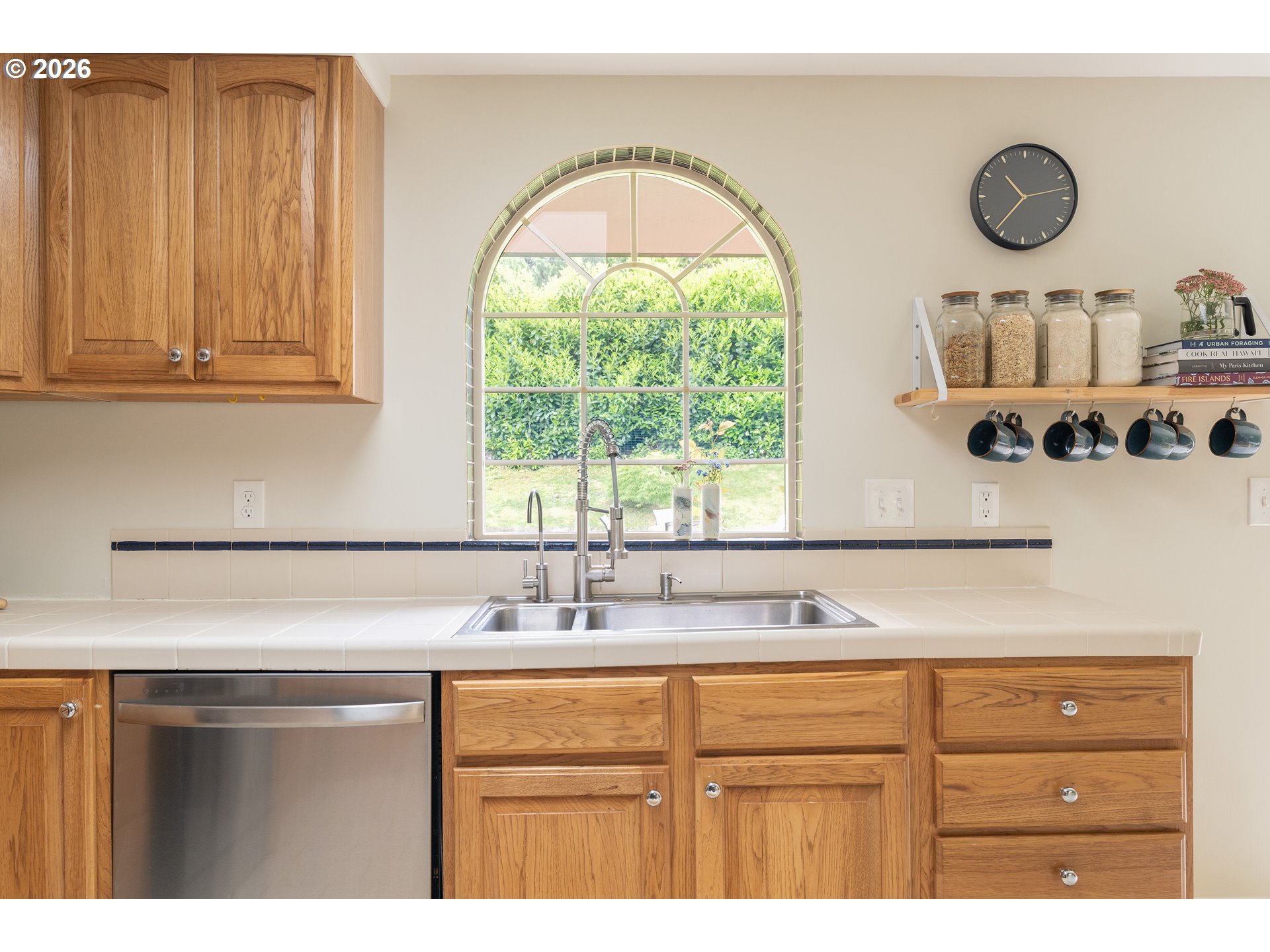 5010 Southwest Maplewood Road Portland, OR 97219 - Photo 12 of 36