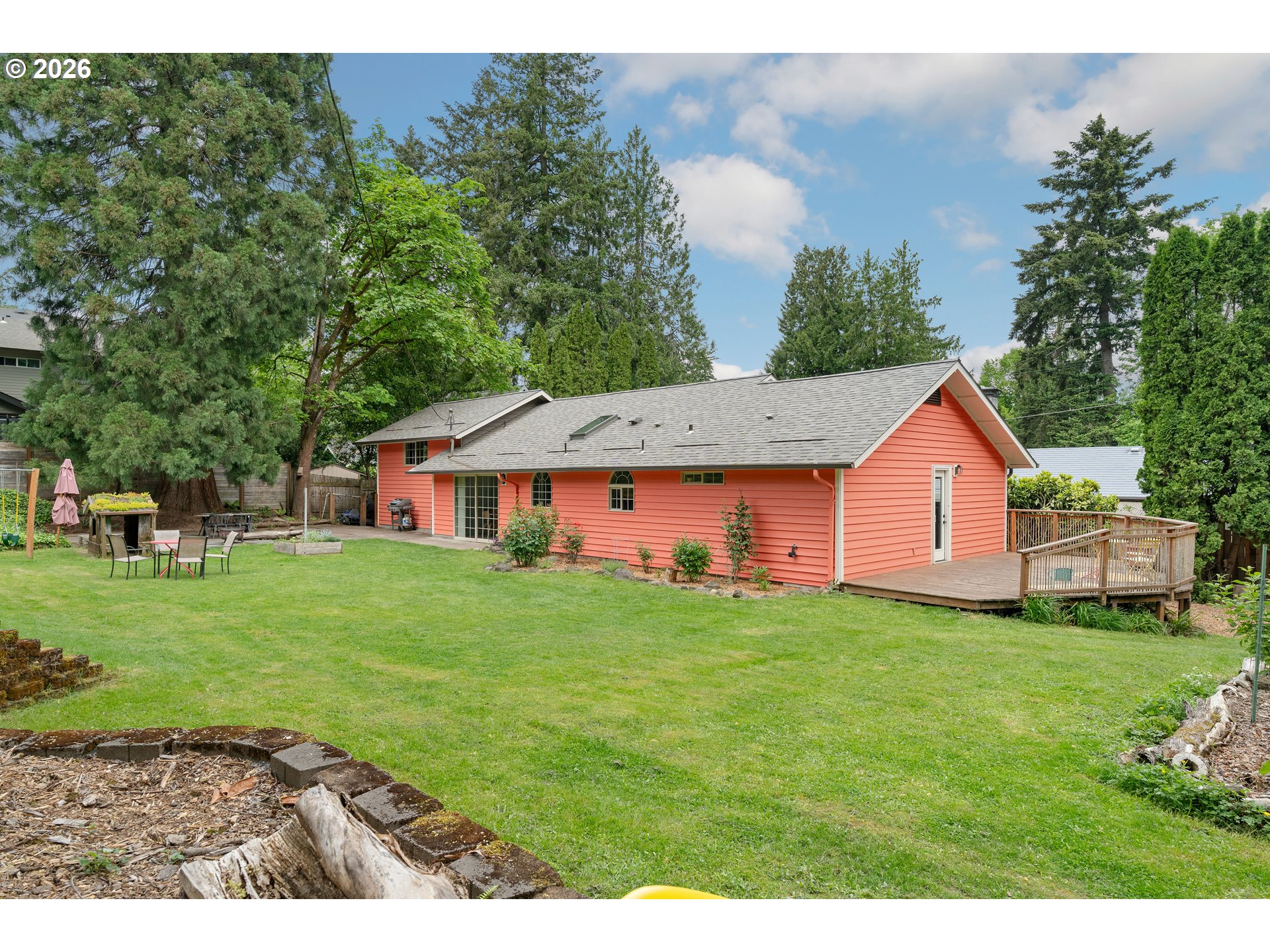 5010 Southwest Maplewood Road Portland, OR 97219 - Photo 27 of 36