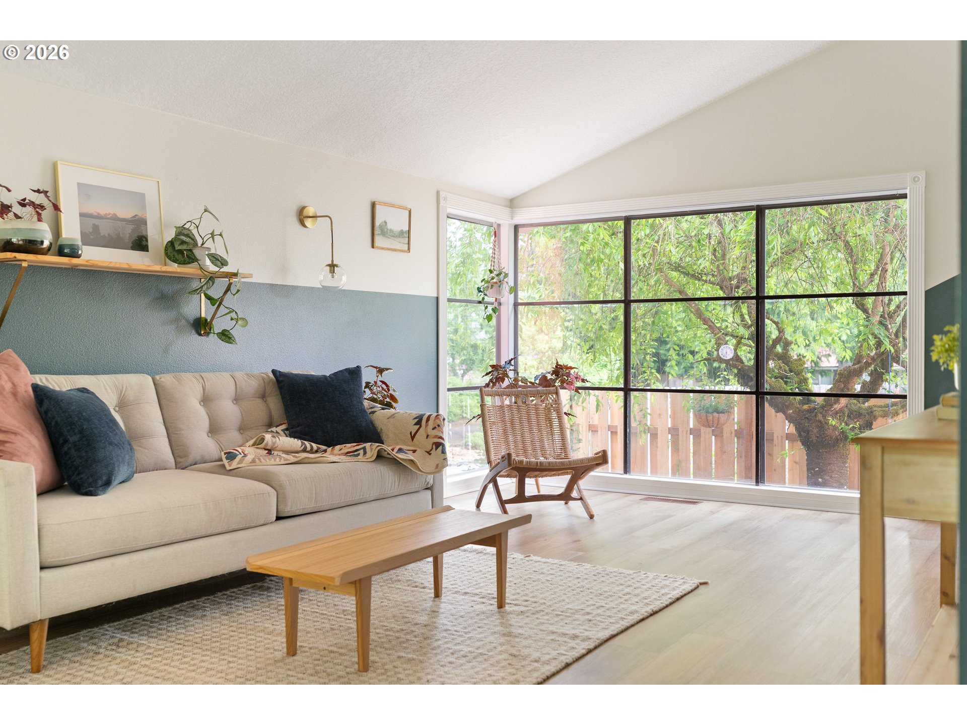 5010 Southwest Maplewood Road Portland, OR 97219 - Photo 6 of 36