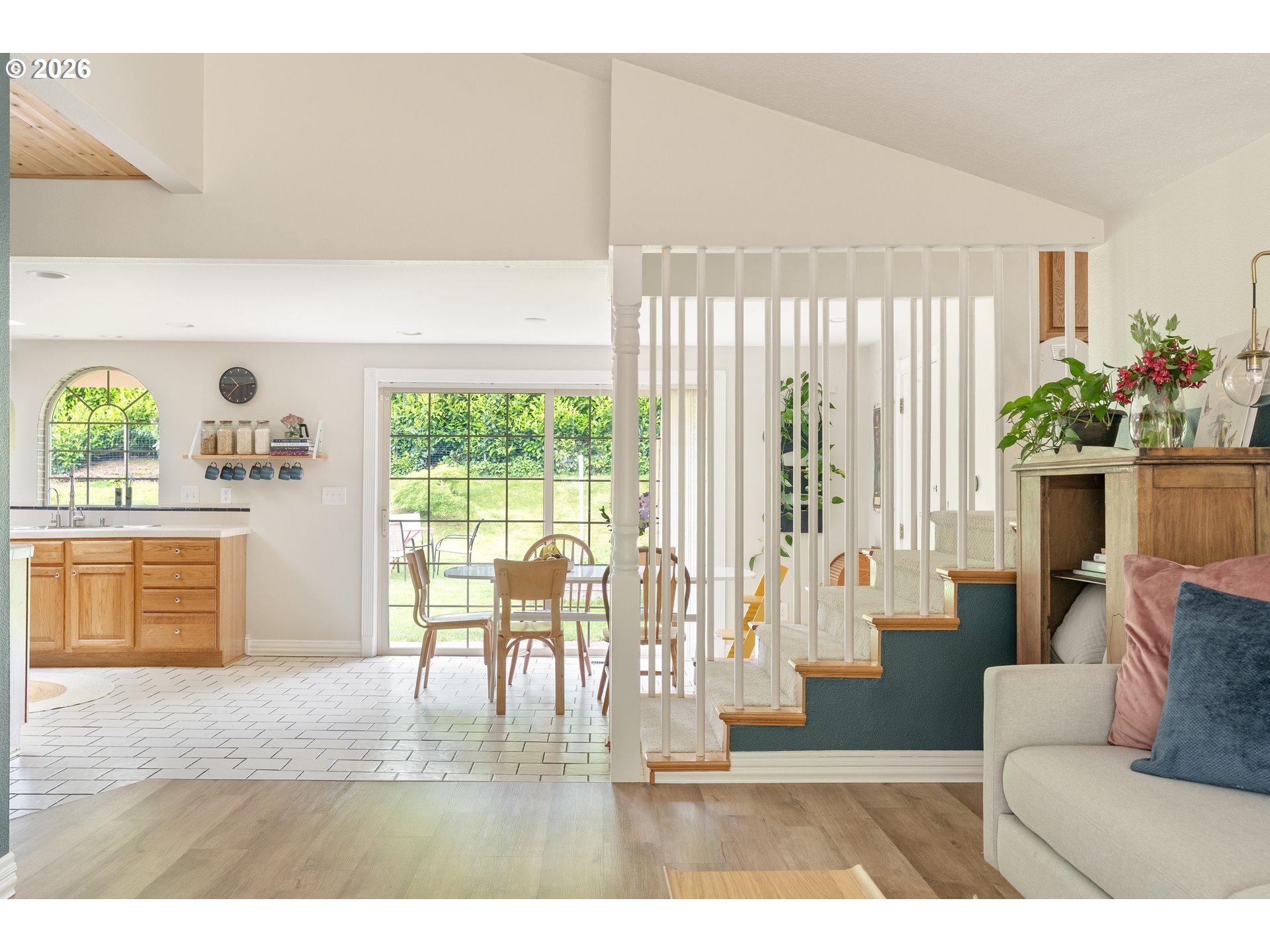 5010 Southwest Maplewood Road Portland, OR 97219 - Photo 9 of 36