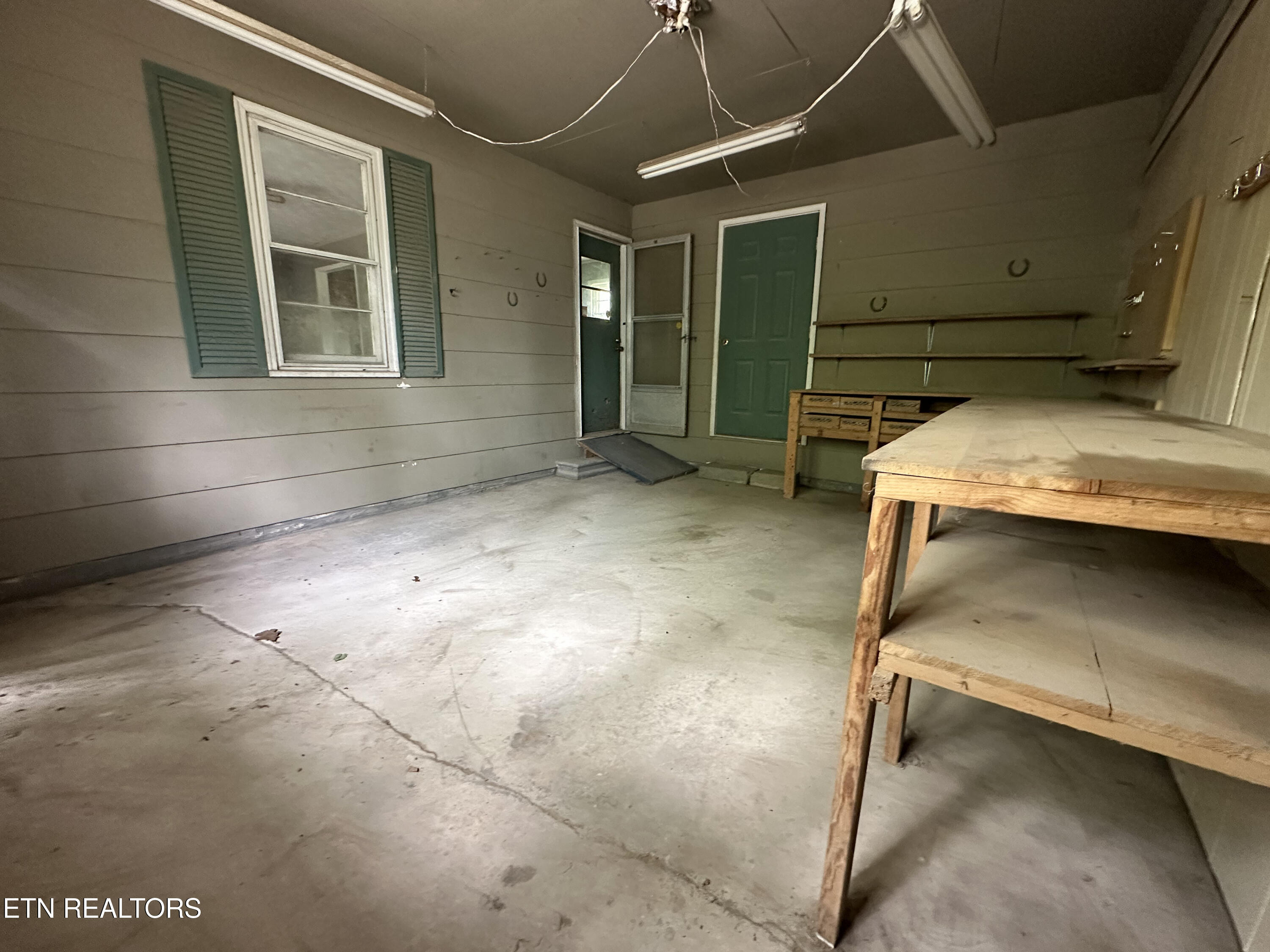 530 Boone Ridge Road Jamestown, TN 38556 - Photo 16 of 19 workshop room (3)