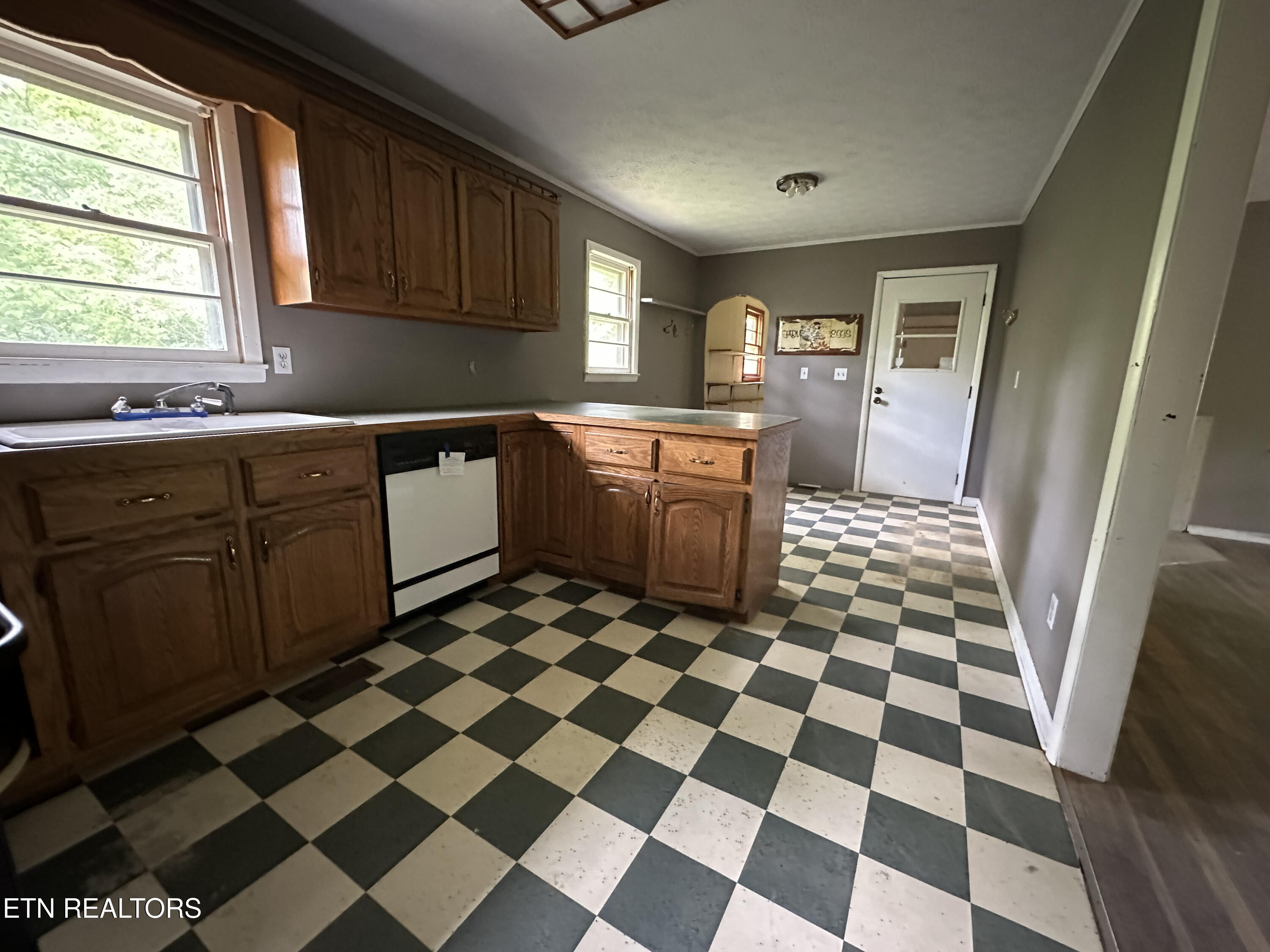 530 Boone Ridge Road Jamestown, TN 38556 - Photo 3 of 19 kitchen