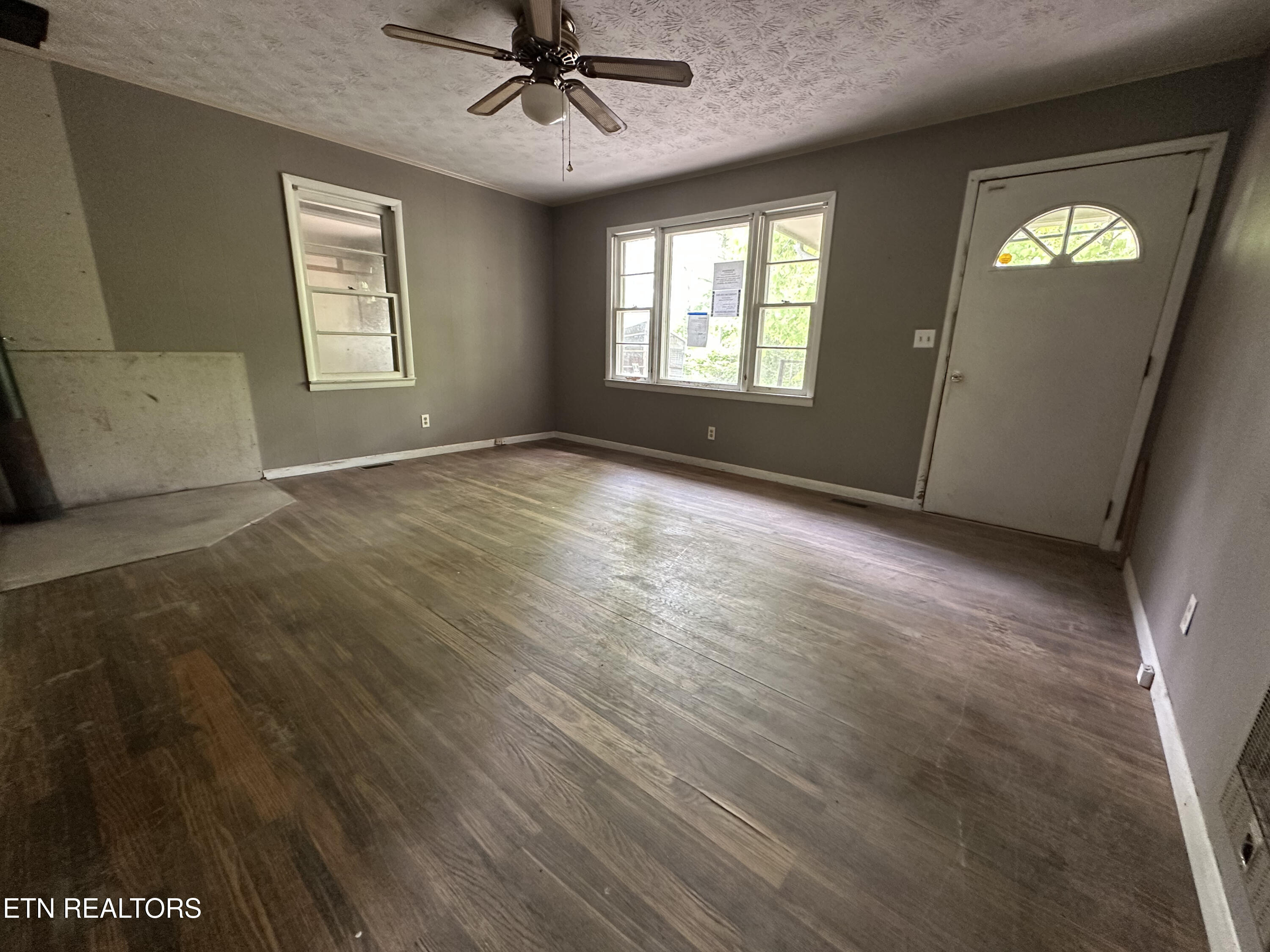 530 Boone Ridge Road Jamestown, TN 38556 - Photo 4 of 19 living room (2)