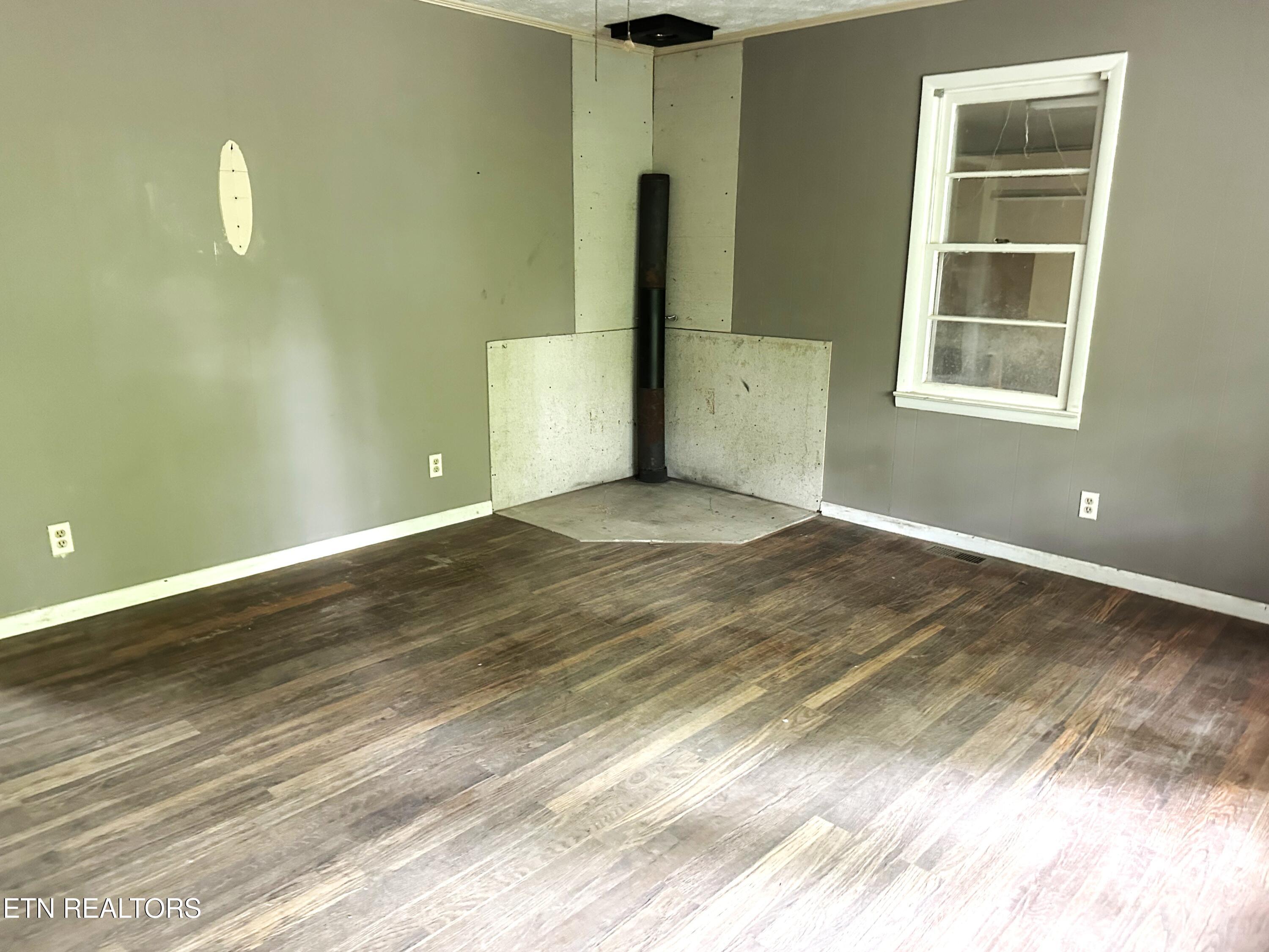 530 Boone Ridge Road Jamestown, TN 38556 - Photo 6 of 19 living room