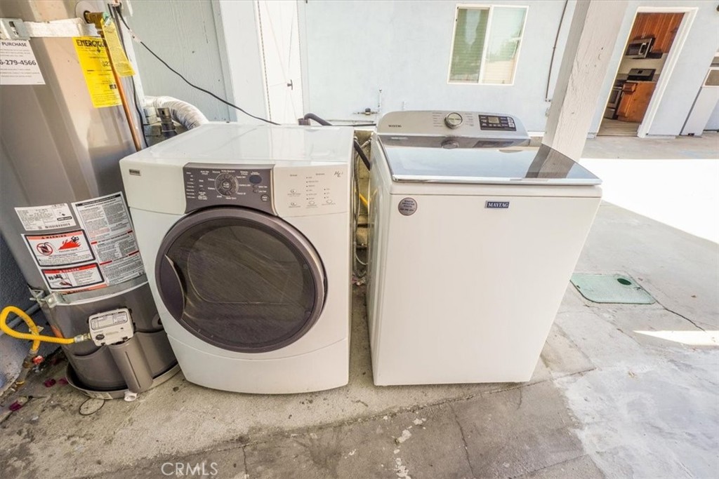13737 Mercer Street Pacoima, CA 91331 - Photo 13 of 35 a utility room with dryer and washer