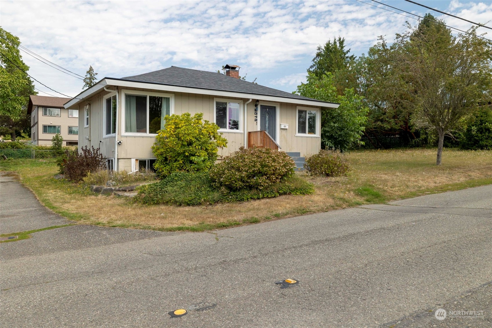 2042 East 18th Street Bremerton, WA 98310 - Photo 2 of 33 a view of a yard in front of house