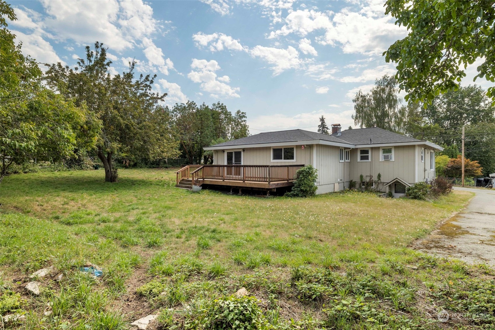 2042 East 18th Street Bremerton, WA 98310 - Photo 25 of 33 a view of a house with a garden