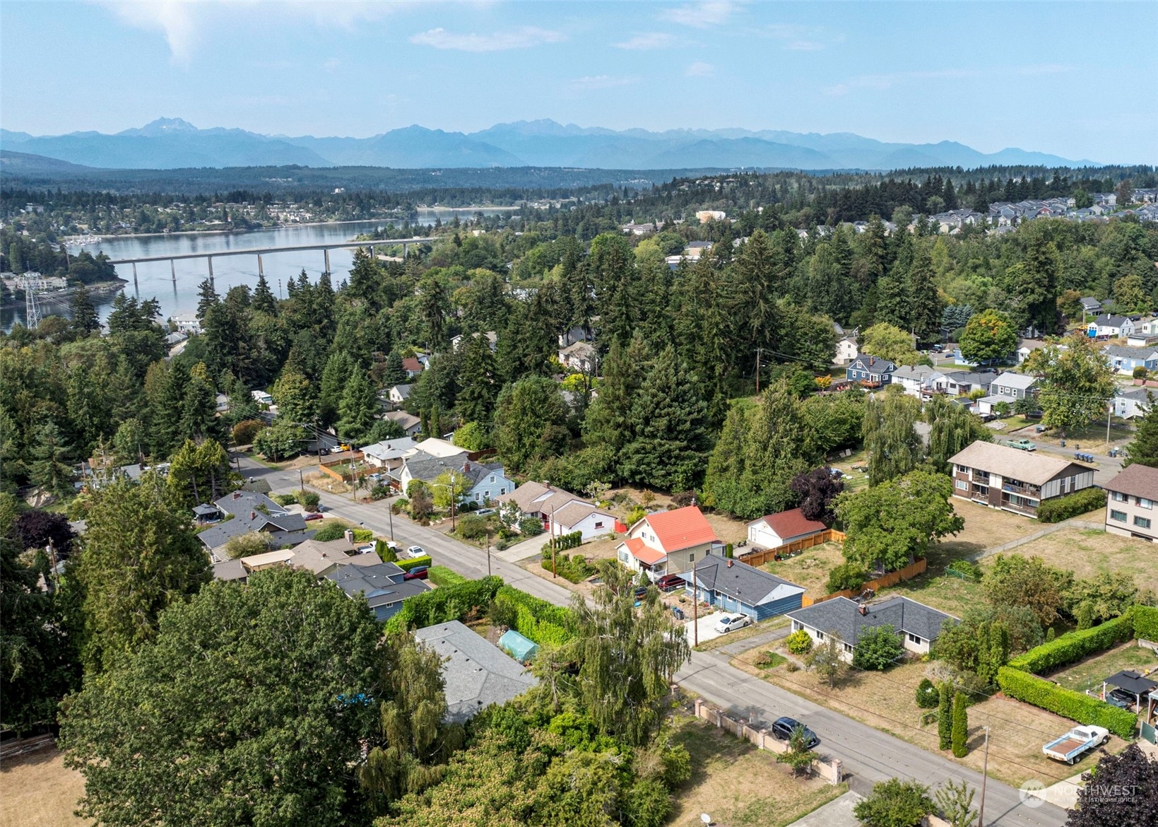 2042 East 18th Street Bremerton, WA 98310 - Photo 31 of 33 a view of a city with a lake