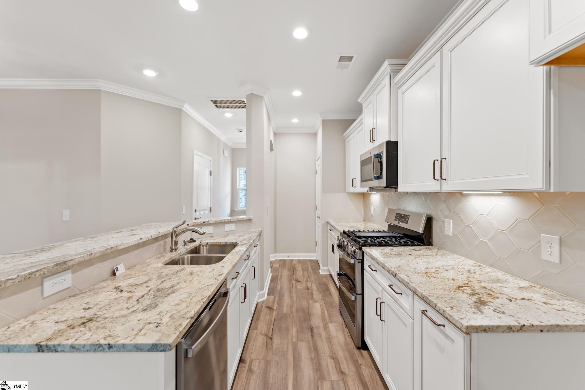 327 Nettle Lane Greenville, SC 29607 - Photo 6 of 36 Gallery Image 6