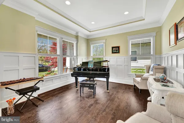 $1,990,000 | 504 Valley Drive Southeast, Vienna, VA 22180