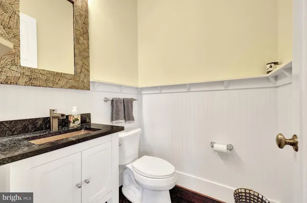 $1,990,000 | 504 Valley Drive Southeast, Vienna, VA 22180