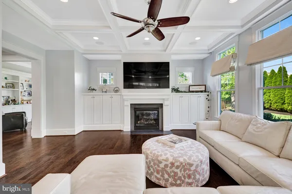 $1,990,000 | 504 Valley Drive Southeast, Vienna, VA 22180