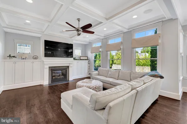 $1,990,000 | 504 Valley Drive Southeast, Vienna, VA 22180