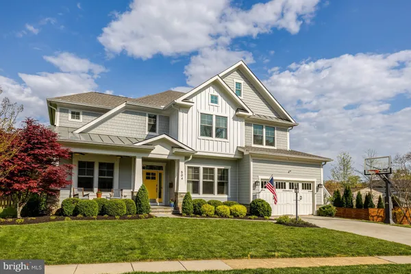 $1,990,000 | 504 Valley Drive Southeast, Vienna, VA 22180