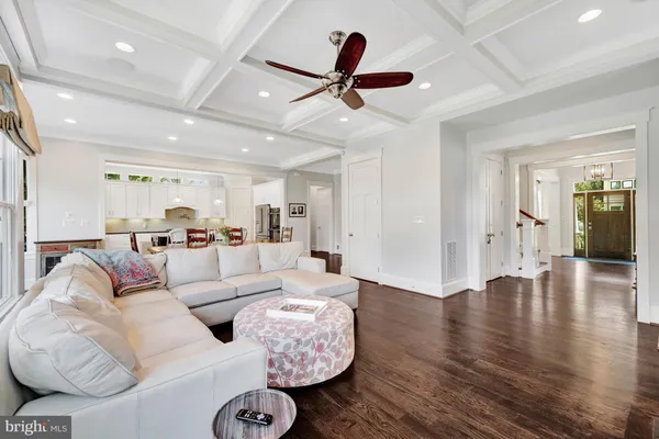 $1,990,000 | 504 Valley Drive Southeast, Vienna, VA 22180