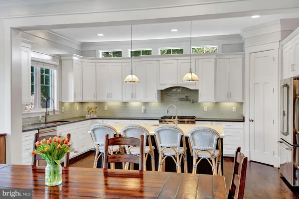 $1,990,000 | 504 Valley Drive Southeast, Vienna, VA 22180