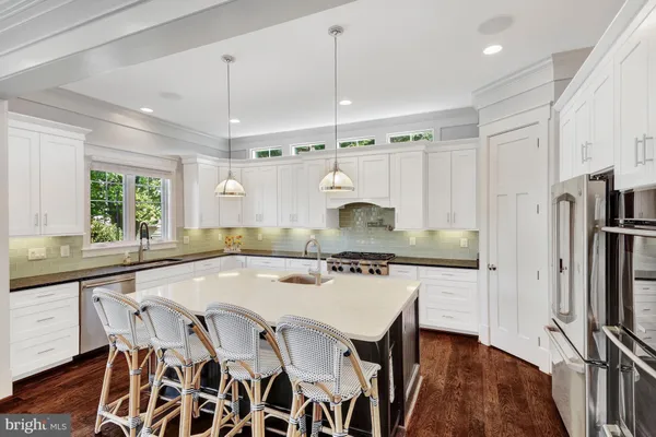 $1,990,000 | 504 Valley Drive Southeast, Vienna, VA 22180