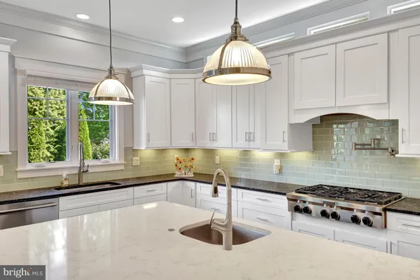 $1,990,000 | 504 Valley Drive Southeast, Vienna, VA 22180