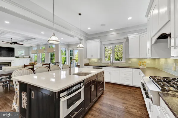 $1,990,000 | 504 Valley Drive Southeast, Vienna, VA 22180