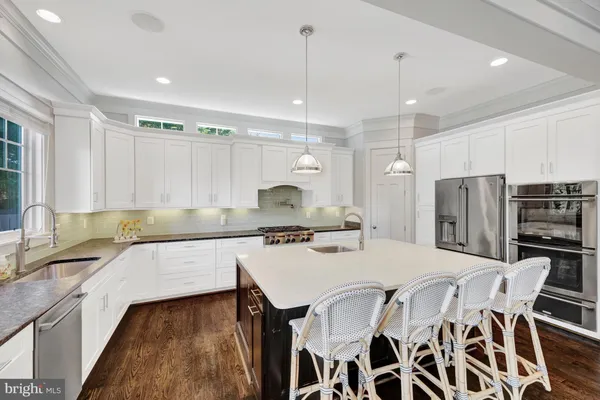 $1,990,000 | 504 Valley Drive Southeast, Vienna, VA 22180