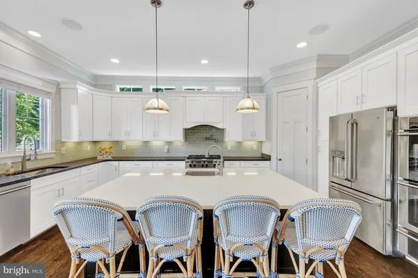 $1,990,000 | 504 Valley Drive Southeast, Vienna, VA 22180