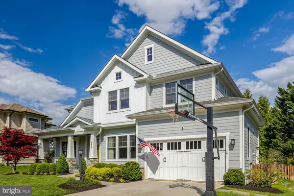 $1,990,000 | 504 Valley Drive Southeast, Vienna, VA 22180