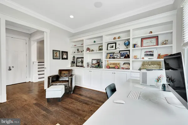 $1,990,000 | 504 Valley Drive Southeast, Vienna, VA 22180