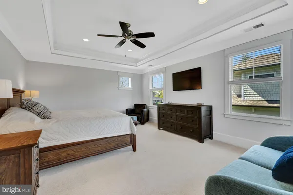 $1,990,000 | 504 Valley Drive Southeast, Vienna, VA 22180