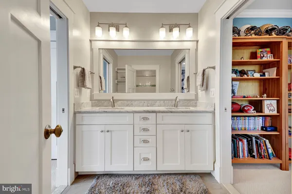 $1,990,000 | 504 Valley Drive Southeast, Vienna, VA 22180