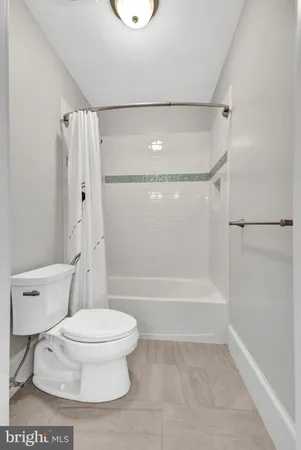 $1,990,000 | 504 Valley Drive Southeast, Vienna, VA 22180