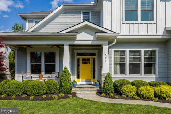 $1,990,000 | 504 Valley Drive Southeast, Vienna, VA 22180