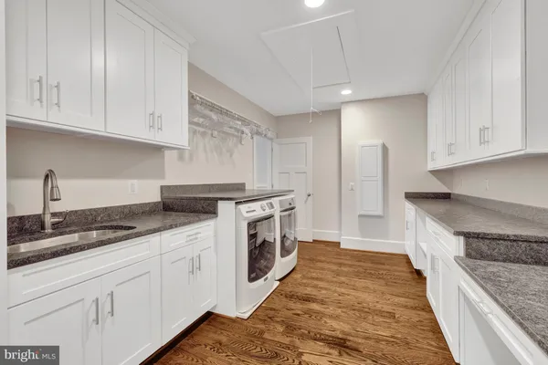 $1,990,000 | 504 Valley Drive Southeast, Vienna, VA 22180