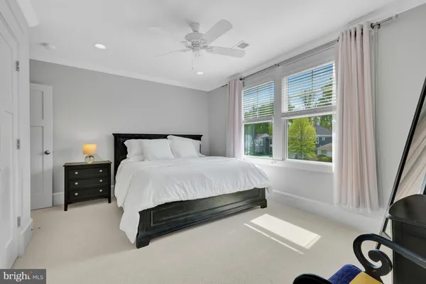 $1,990,000 | 504 Valley Drive Southeast, Vienna, VA 22180