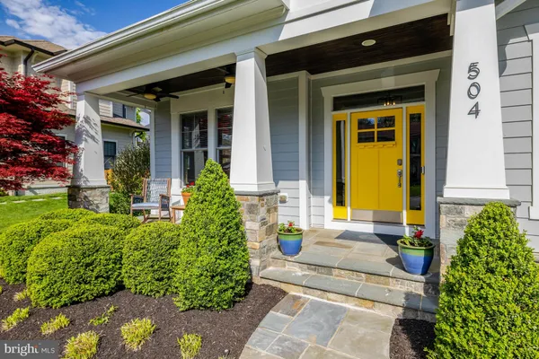 $1,990,000 | 504 Valley Drive Southeast, Vienna, VA 22180