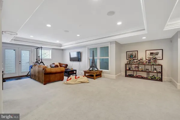 $1,990,000 | 504 Valley Drive Southeast, Vienna, VA 22180