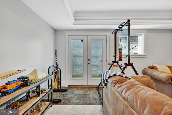 $1,990,000 | 504 Valley Drive Southeast, Vienna, VA 22180