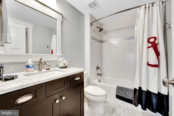 $1,990,000 | 504 Valley Drive Southeast, Vienna, VA 22180