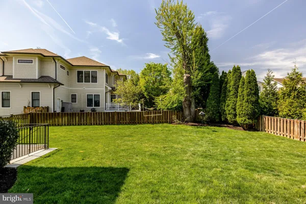 $1,990,000 | 504 Valley Drive Southeast, Vienna, VA 22180