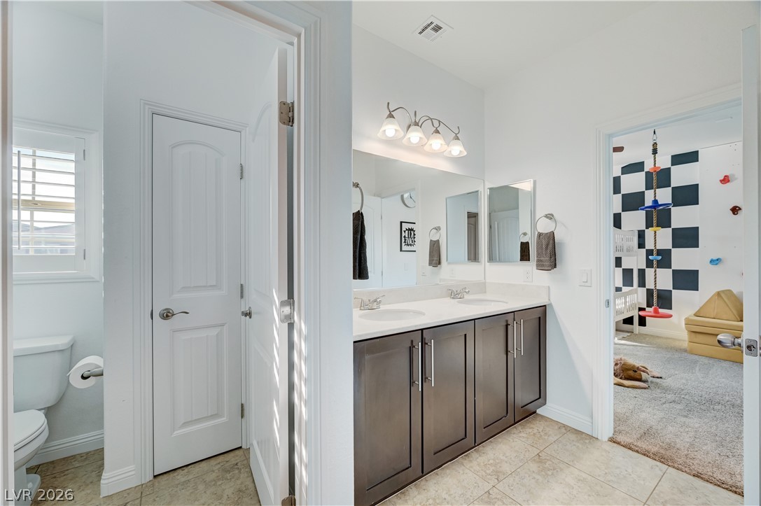176 Kirkton Street Henderson, NV 89012 - Photo 50 of 80 Jack & Jill Bathroom