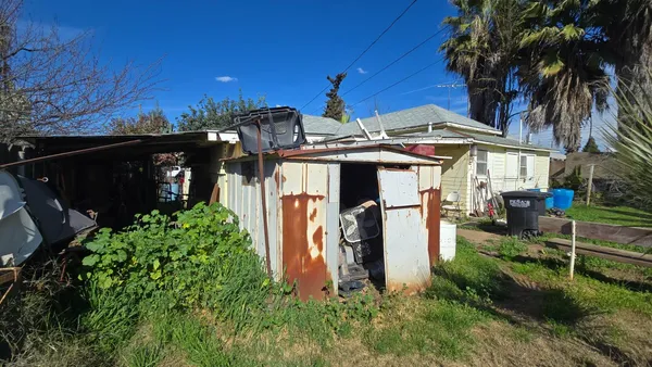 $189,000 | 520 East Yale Avenue, Dinuba, CA 93618
