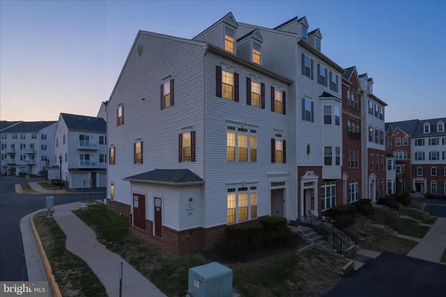 $419,900 | 7455 Brunson Circle, Gainesville, VA 20155