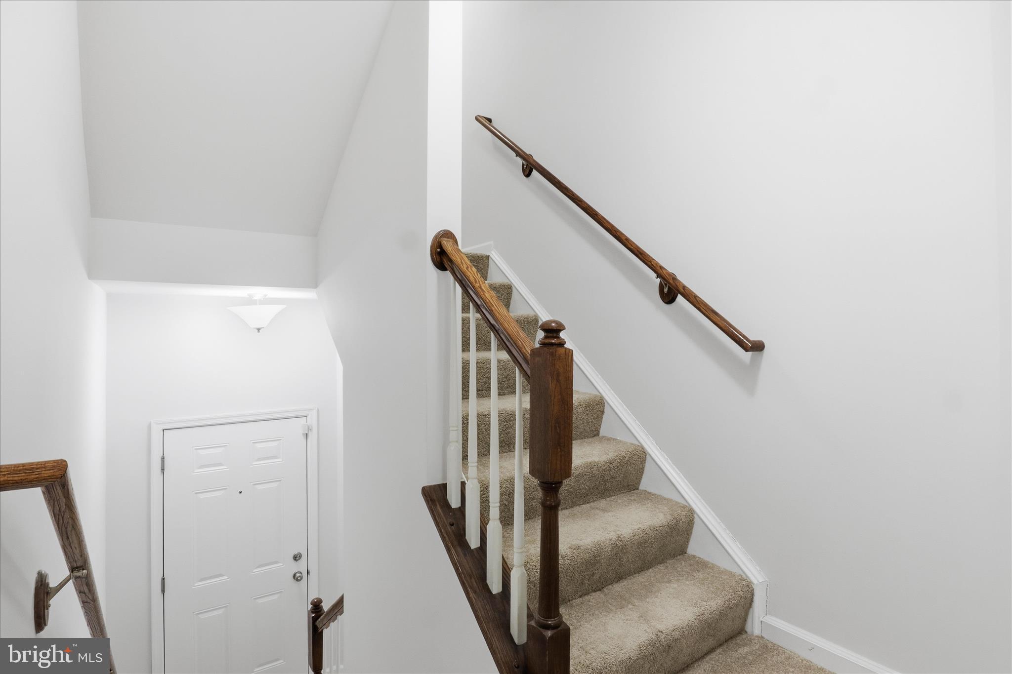 7455 Brunson Circle Gainesville, VA 20155 - Photo 6 of 41 a view of entryway