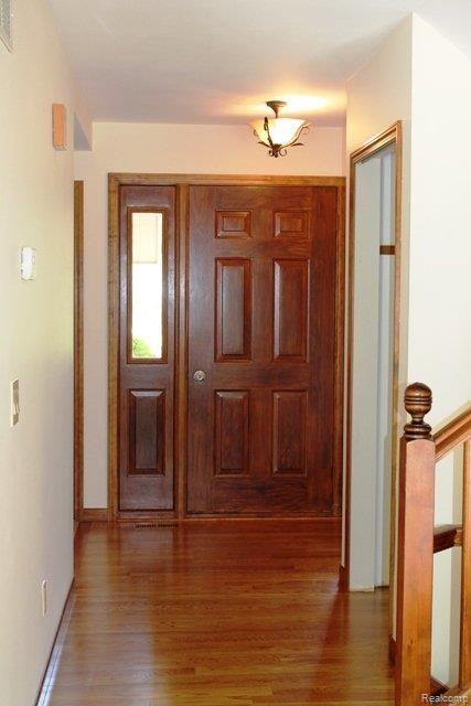 5075 Richardson Road Howell, MI 48843 - Photo 9 of 20 Entry.JPG