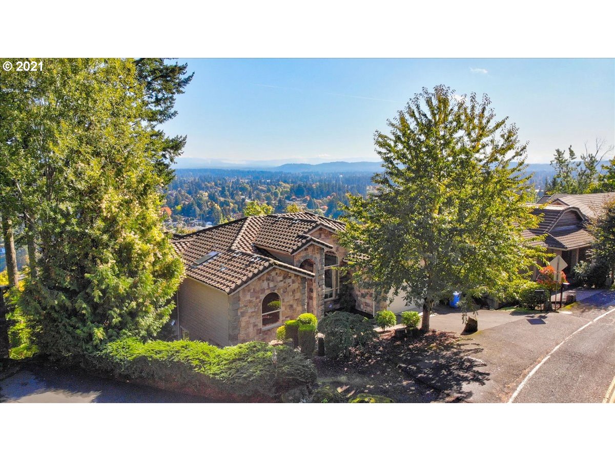 3028 Northeast Rocky Butte Road Portland, OR 97220 - Photo 2 of 32 Gallery Image 2
