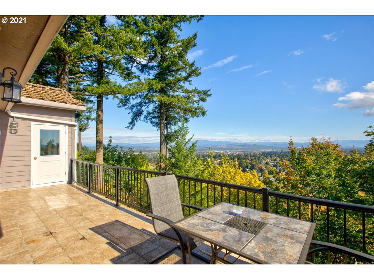 3028 Northeast Rocky Butte Road Portland, OR 97220 - Photo 11 of 32 Gallery Image 11
