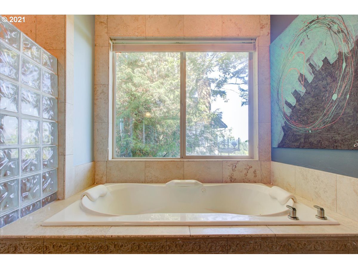 3028 Northeast Rocky Butte Road Portland, OR 97220 - Photo 13 of 32 Gallery Image 13