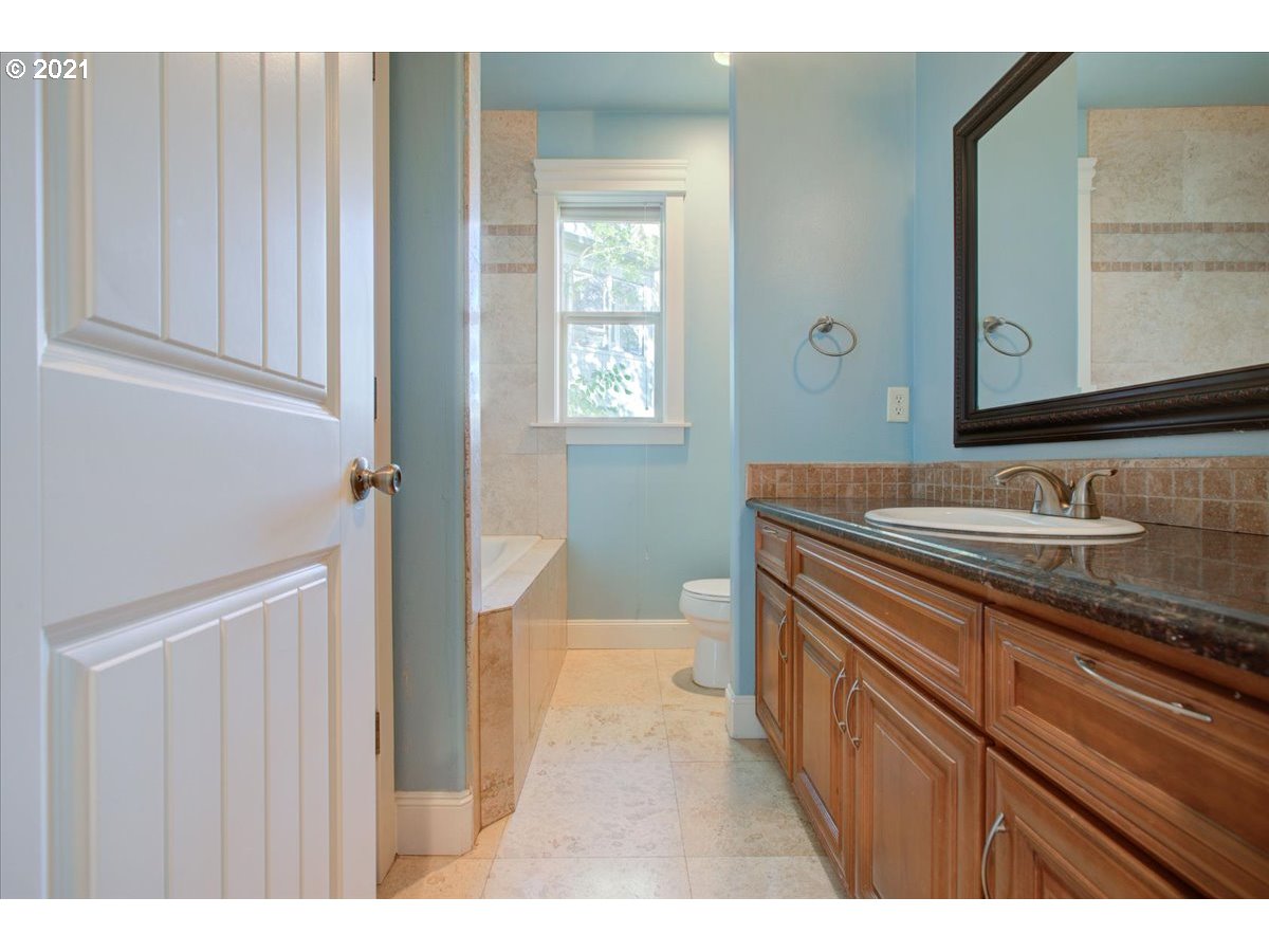 3028 Northeast Rocky Butte Road Portland, OR 97220 - Photo 14 of 32 Gallery Image 14