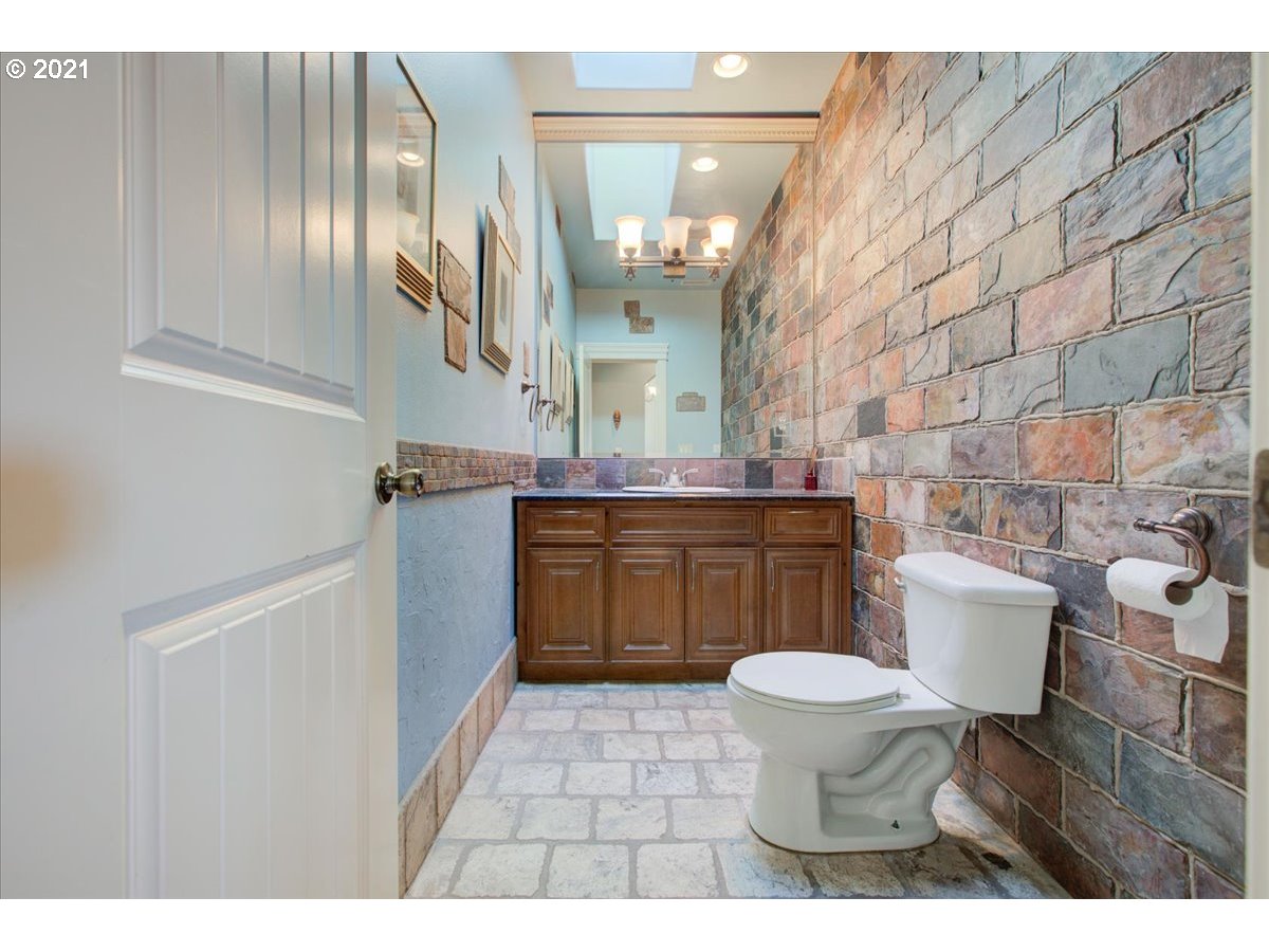 3028 Northeast Rocky Butte Road Portland, OR 97220 - Photo 15 of 32 Gallery Image 15