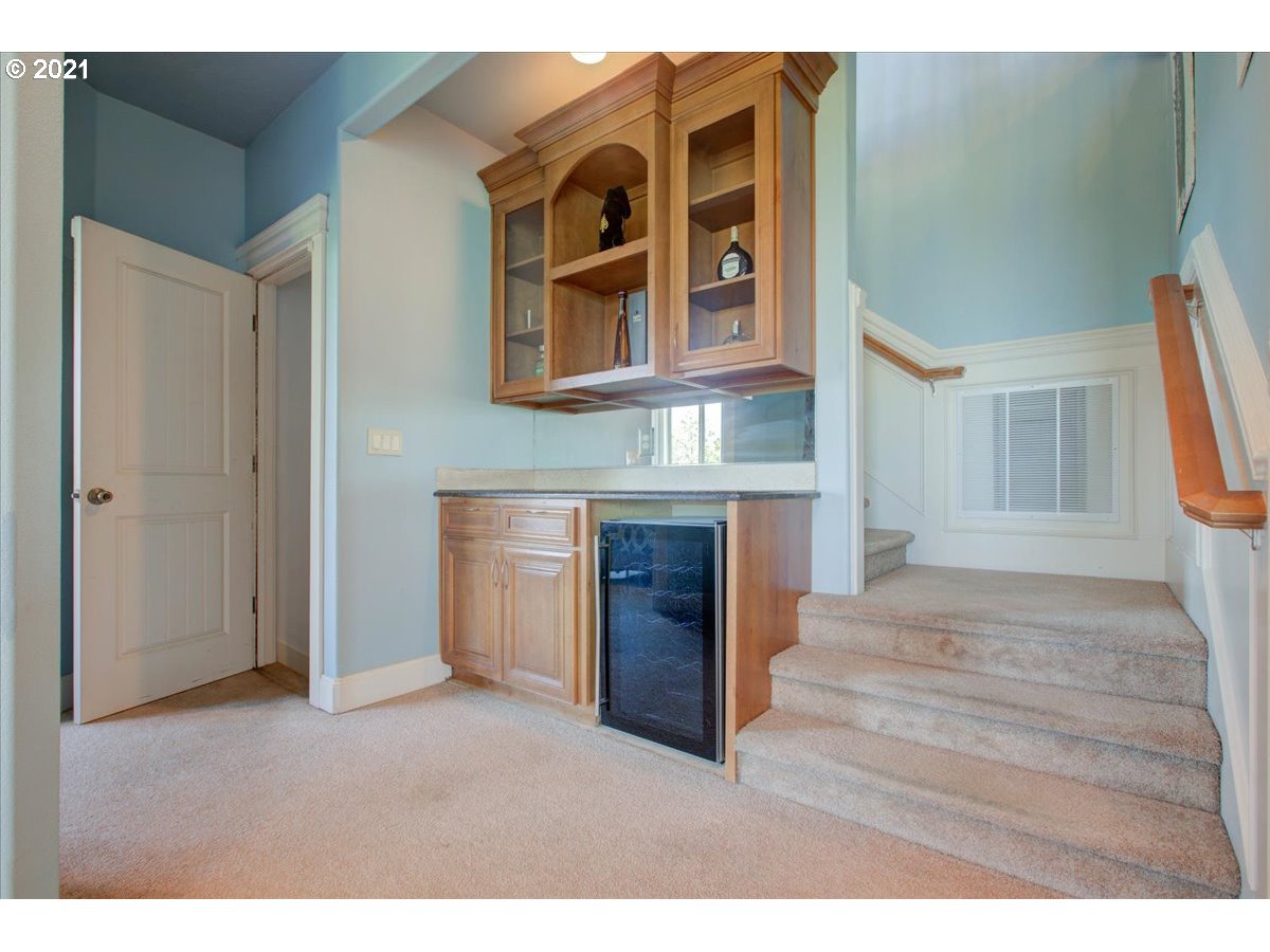 3028 Northeast Rocky Butte Road Portland, OR 97220 - Photo 17 of 32 Gallery Image 17